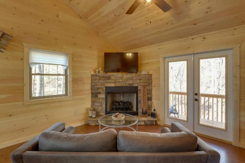New Serene, Fun & Comfy Cabin- Covered Deck, Grill, Arcade Murphy Luaran gambar