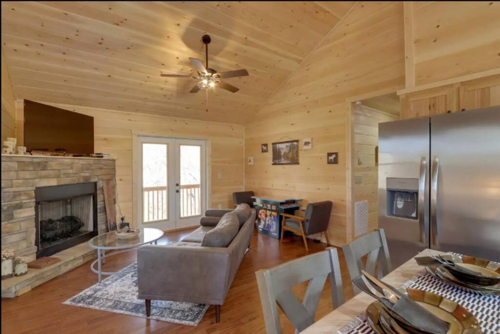 New Serene, Fun & Comfy Cabin- Covered Deck, Grill, Arcade Murphy Luaran gambar