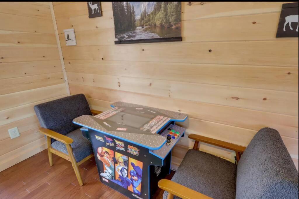 New Serene, Fun & Comfy Cabin- Covered Deck, Grill, Arcade Murphy Luaran gambar