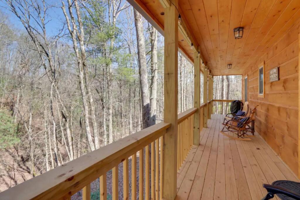 New Serene, Fun & Comfy Cabin- Covered Deck, Grill, Arcade Murphy Luaran gambar