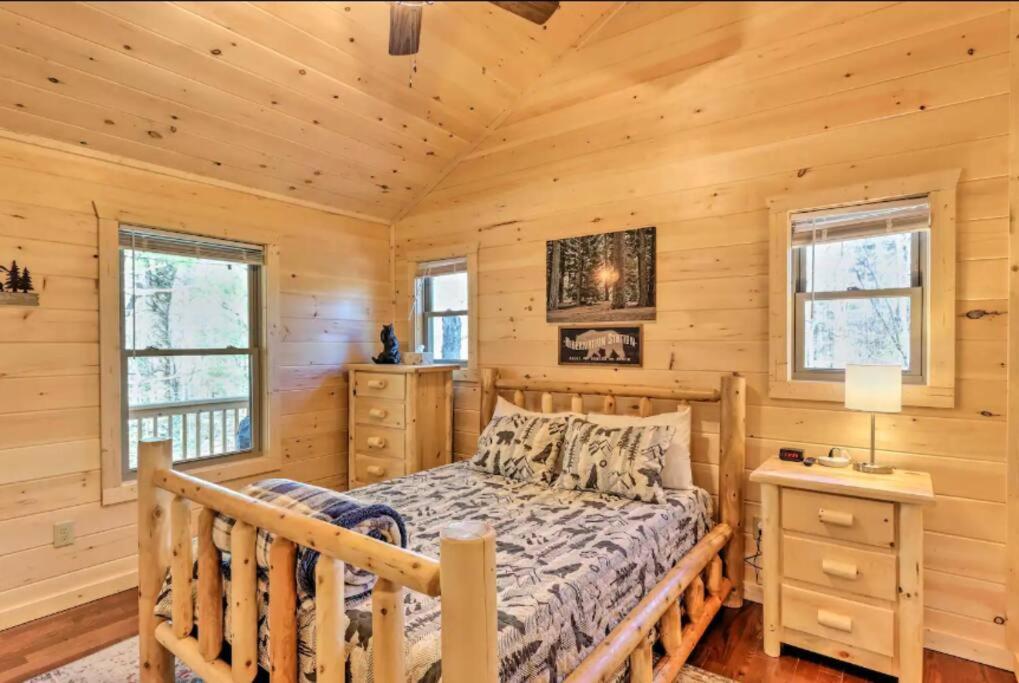 New Serene, Fun & Comfy Cabin- Covered Deck, Grill, Arcade Murphy Luaran gambar