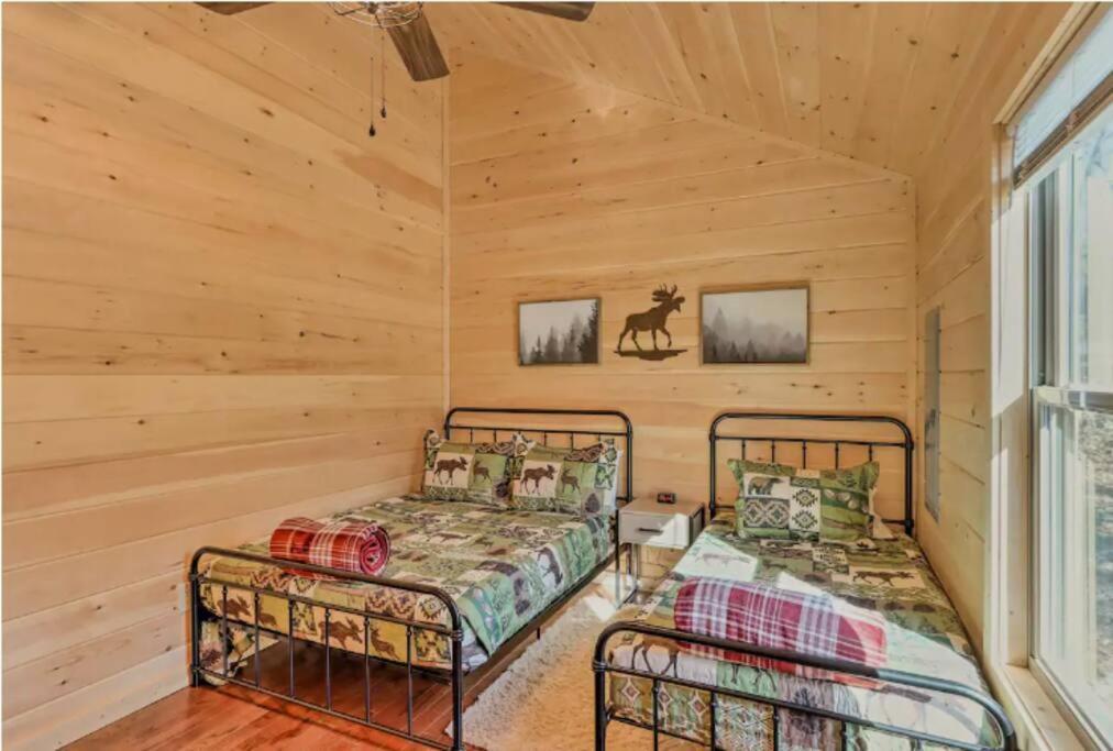 New Serene, Fun & Comfy Cabin- Covered Deck, Grill, Arcade Murphy Luaran gambar