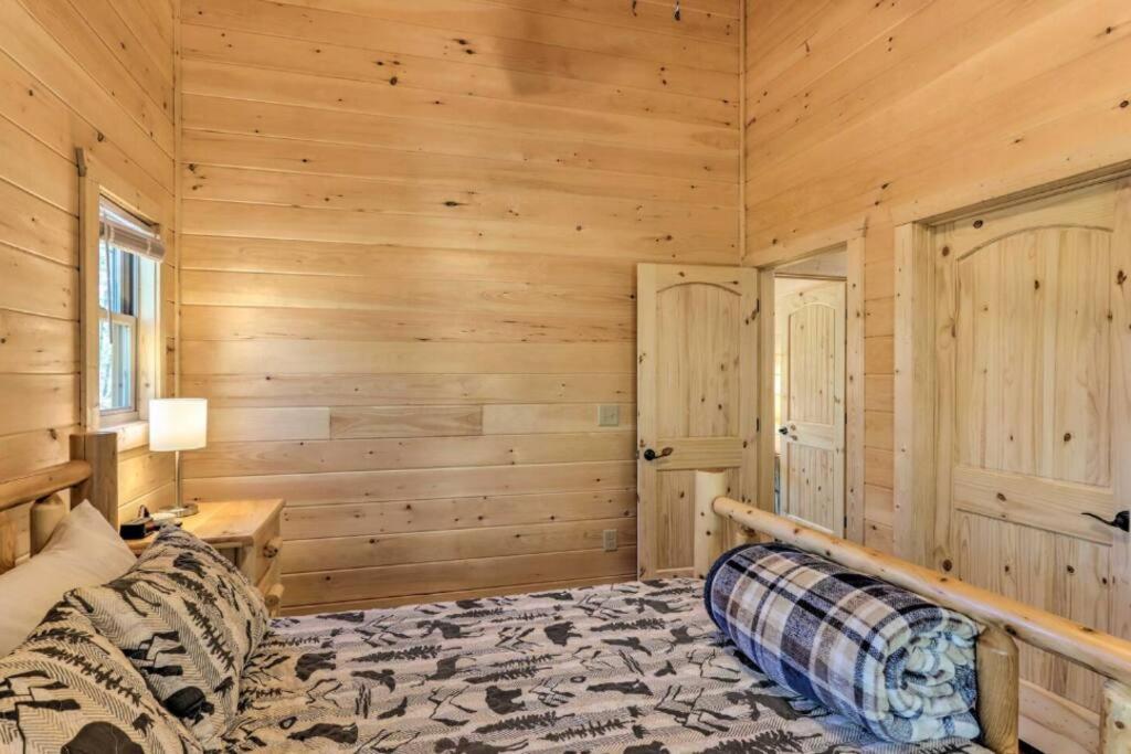 New Serene, Fun & Comfy Cabin- Covered Deck, Grill, Arcade Murphy Luaran gambar