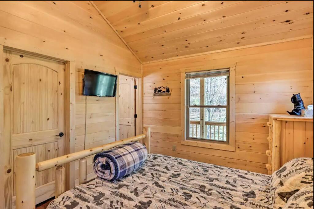 New Serene, Fun & Comfy Cabin- Covered Deck, Grill, Arcade Murphy Luaran gambar