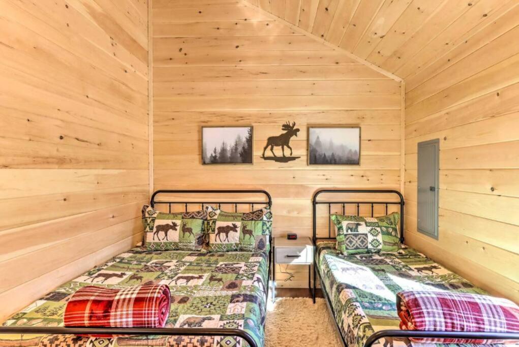 New Serene, Fun & Comfy Cabin- Covered Deck, Grill, Arcade Murphy Luaran gambar