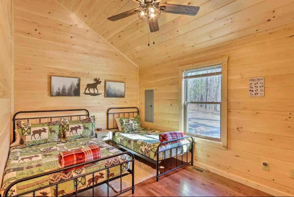 New Serene, Fun & Comfy Cabin- Covered Deck, Grill, Arcade Murphy Luaran gambar